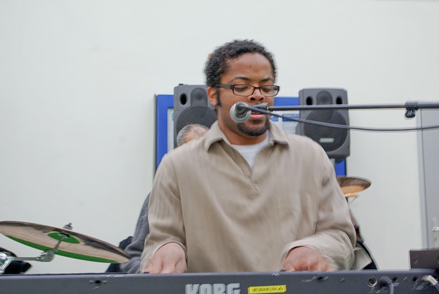 Evry Daily Photo - Concert Ebena Inauguration Gare Evry Centre 084.jpg